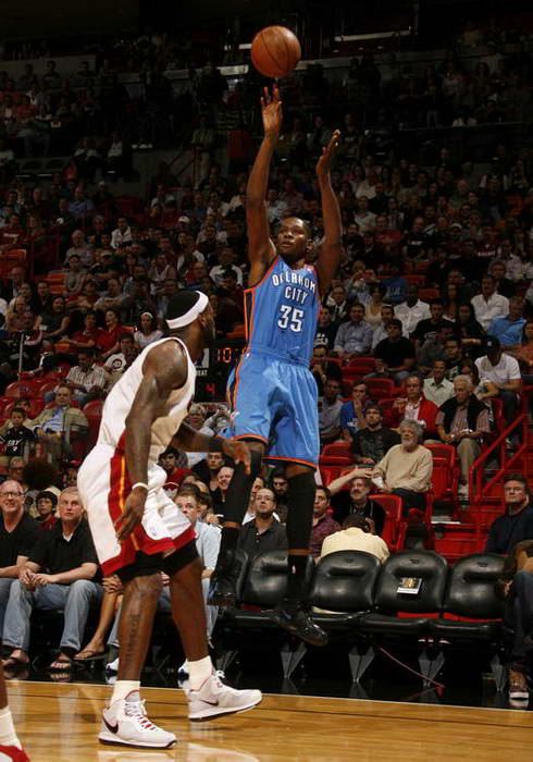 于根伟：目前并没有接触明天；下赛季的预算还跟这两年一样（于根伟称未与明天接触：下赛季预算与近两年持平）