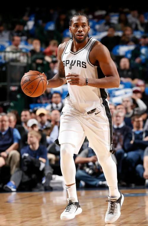 环球足球奖年度最佳教练候选：恩里克、斯洛特、弗里克在列（恩里克、斯洛特、弗里克入围环球足球奖年度最佳教练候选）