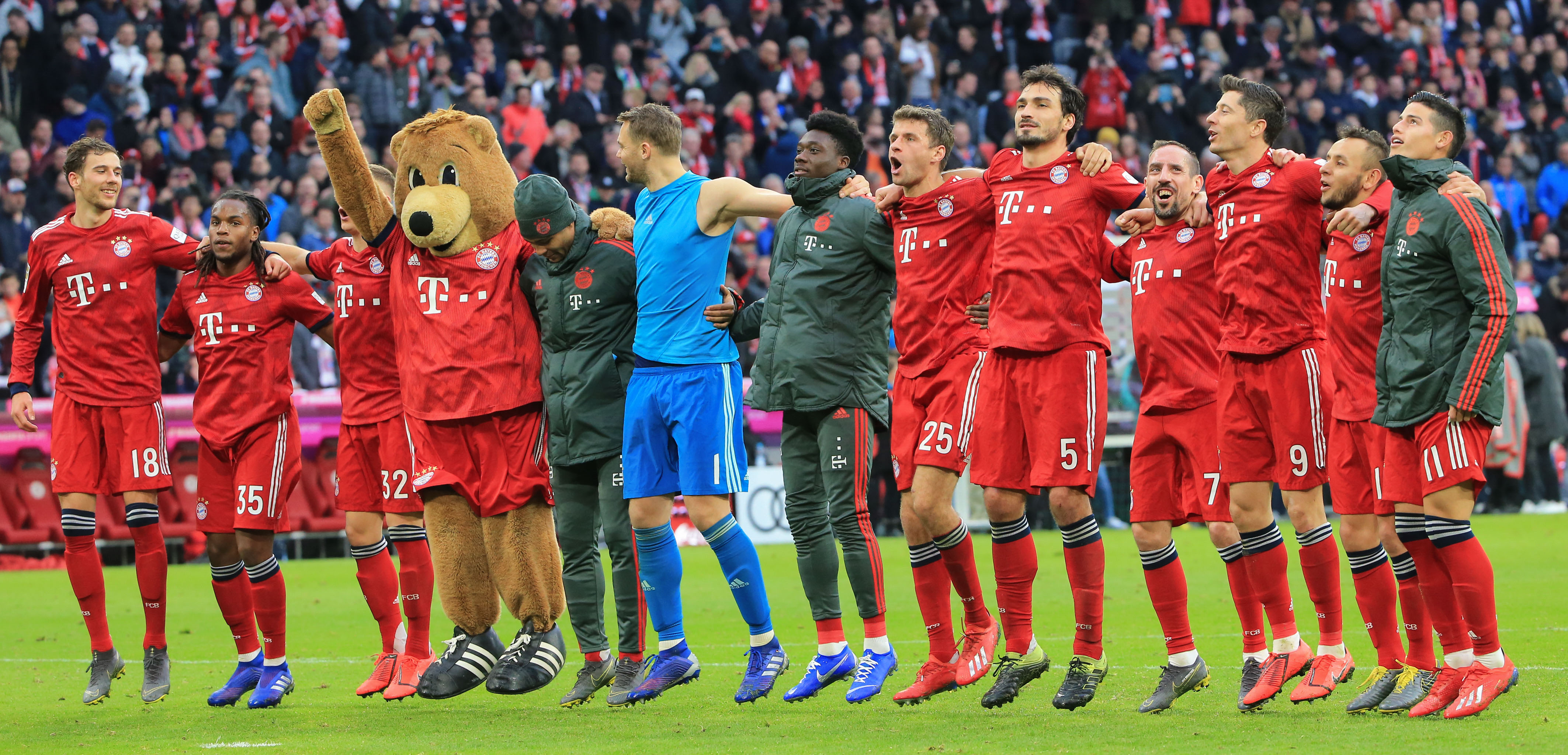 女足欧冠抽签：皇马女足对阵巴黎FC女足，胜者将战巴萨女足（女足欧冠抽签出炉：皇马女足遭遇巴黎FC，晋级者将对阵巴萨女足）