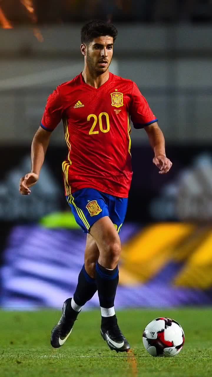 戈麦斯：尼科-帕斯是西班牙错过的第三个可以为其效力的球星（戈麦斯称尼科-帕斯是西班牙错失的第三位本可为国出战的球星）