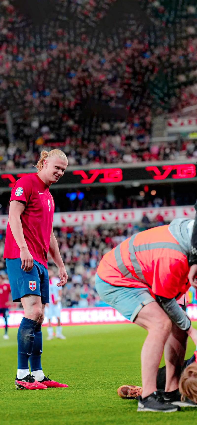 此前6场30+！爱德华兹今日半场仅出手5次贡献6分3失误（连6场30+后，爱德华兹今半场仅5次出手拿6分并有3失误）