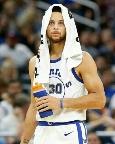 弗拉霍维奇在尤文前20场欧冠打入9球，仅次于C罗和伊瓜因（弗拉霍维奇欧冠为尤文前20场斩获9球，仅逊C罗与伊瓜因）