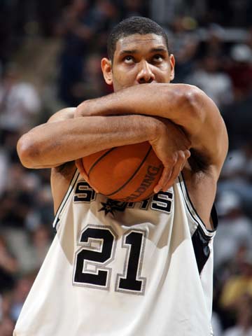 法比奥庆祝足协杯夺冠：我们是冠军，这座城市值得拥有这一刻（法比奥庆贺足协杯加冕：我们是冠军，这座城市值得这荣耀时刻）