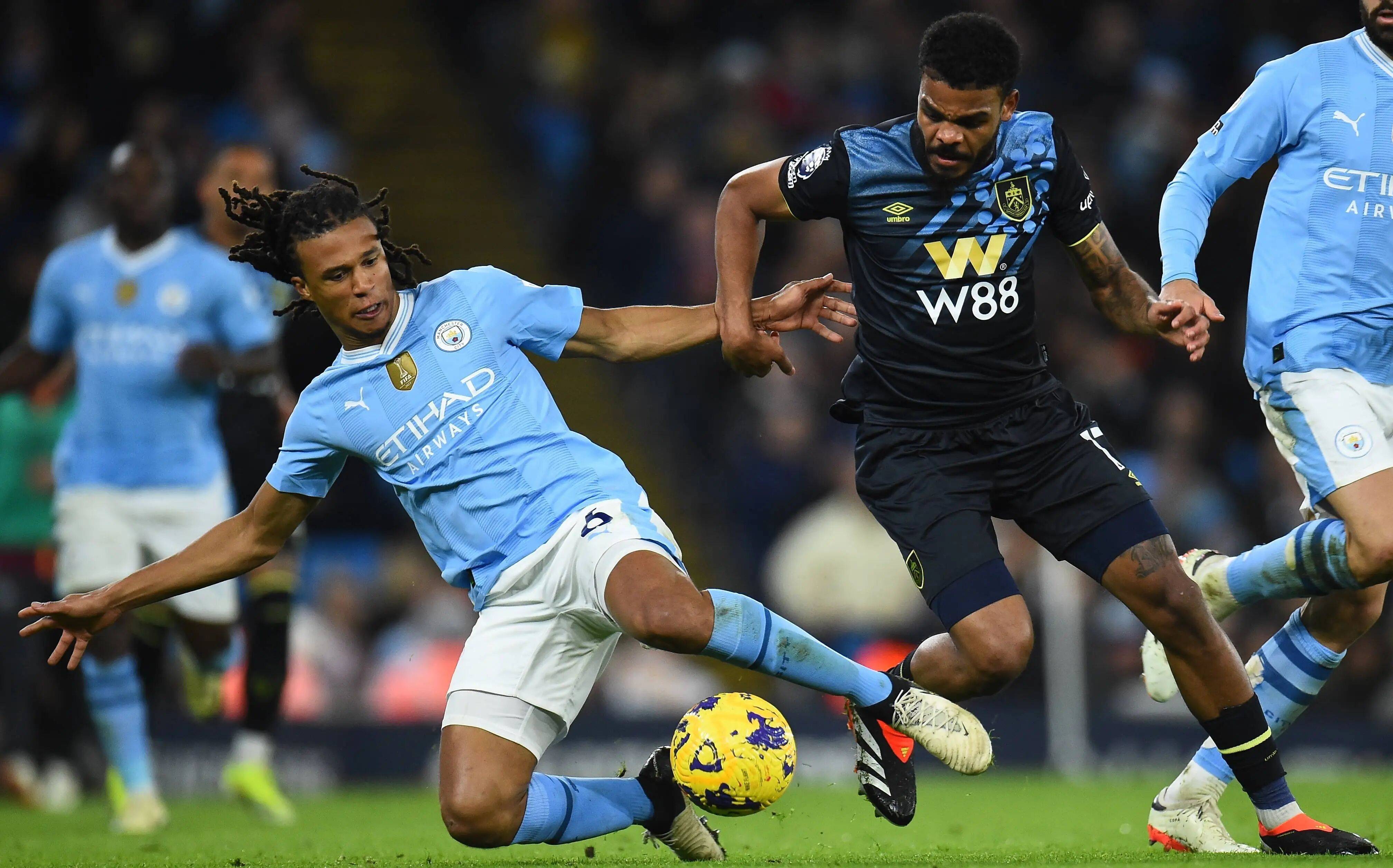 老友相见！麦克阿瑟双边卫重回墨尔本，今日将战旧主（旧地重游：麦克阿瑟边卫重返墨尔本，今日迎战前东家）