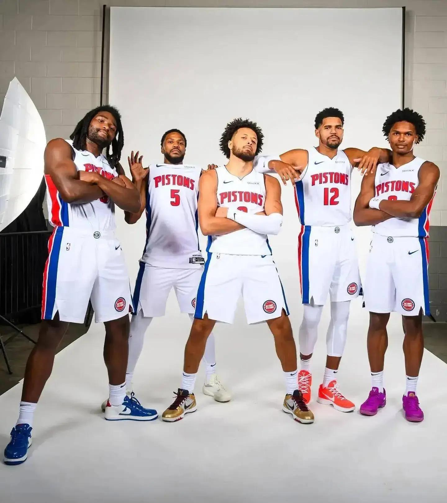 官方：27岁日本后卫富安健洋加盟阿贾克斯，签约至赛季结束（阿贾克斯官宣：27岁日本后卫富安健洋加盟，合同至本赛季末）