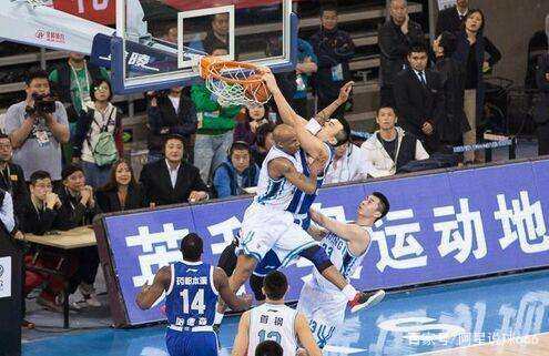 狂轰39+3！天价超级王炸到位，诺威尔不逊色古德温，山西杀进8强（轰下39分3助！高价超级外援火力全开，诺威尔不逊古德温，山西晋级八强）