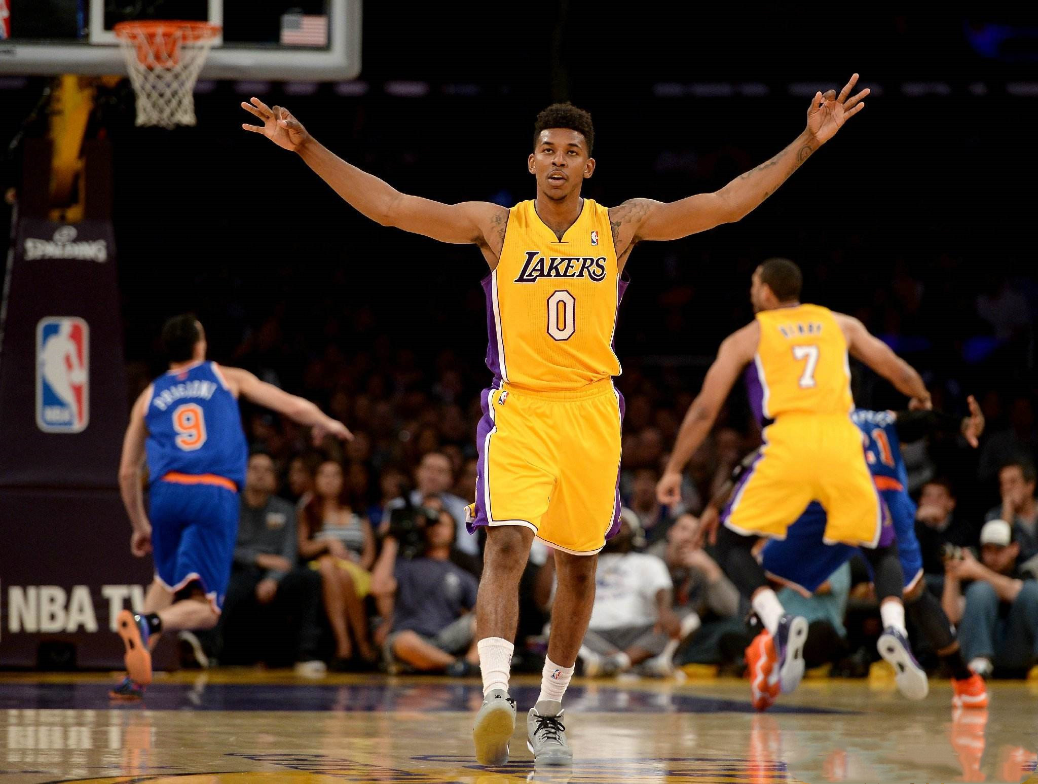 尽力但效果不好！科内特3中1得2分8板1助1段 正负值-17全队最低（拼尽但难改局势：科内特3投1中仅2分8篮板1助攻1抢断，正负值-17为全队最差）