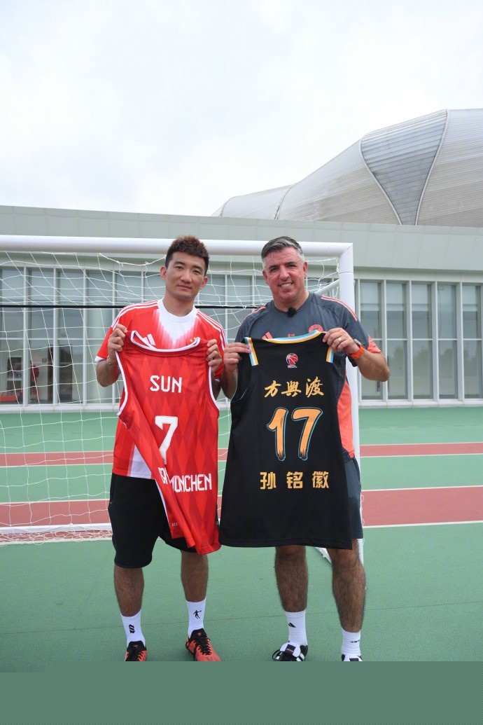 梅西印度行行程：3天访问4城，最后一天与印度总理莫迪会面（梅西三日印度行：走访四城，收官日会见莫迪总理）