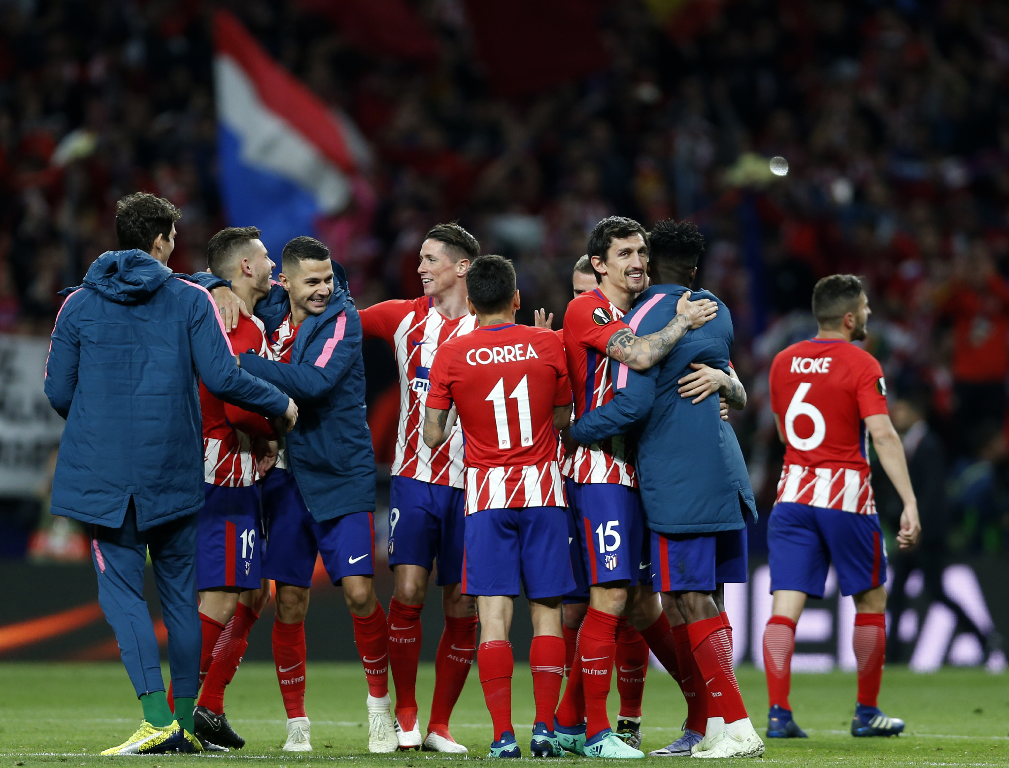 里贝里社交媒体分享与齐达内合照（里贝里在社交平台晒与齐达内合影）